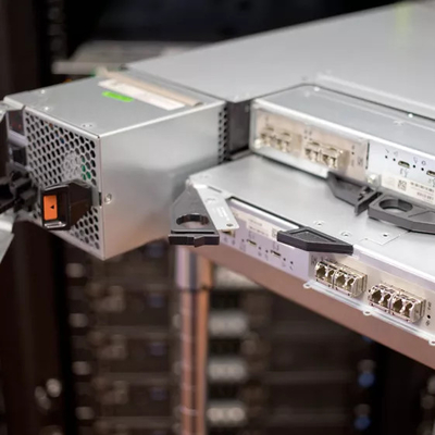 rangée de stockage de DELL EMC PowerVault ME5024 d'entraînement du serveur 24 de stockage de disque transistorisé de 3.84T SAS