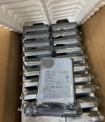 Les disques durs EXOS 28TB du groupe Seagate Exos Enterprise, numéro de modèle ST30000NM011F